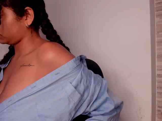NinaCollinss webcam