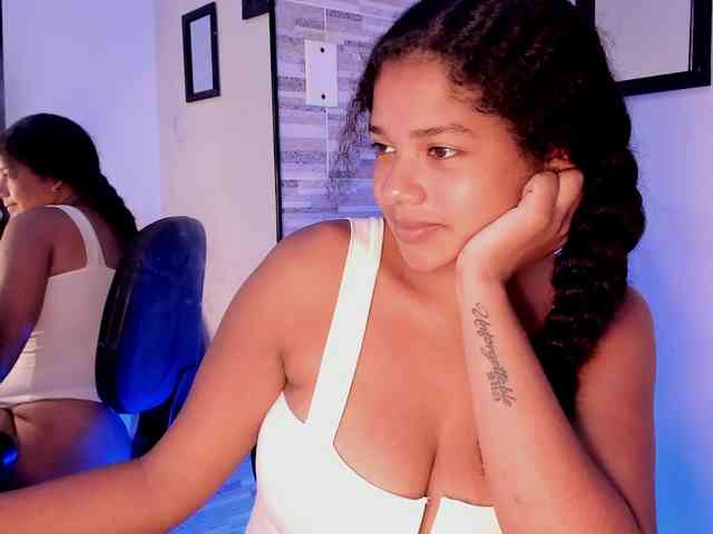 NinaCollinss webcam