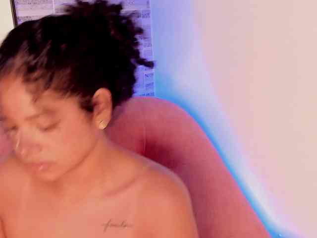 NinaCollinss webcam