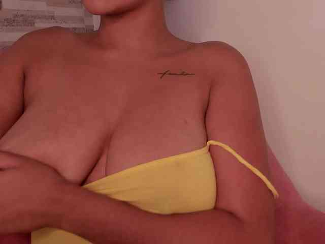 NinaCollinss webcam