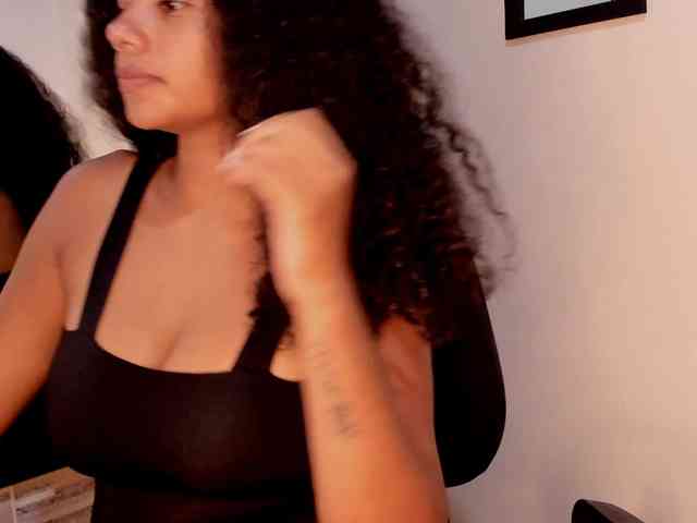 NinaCollinss webcam