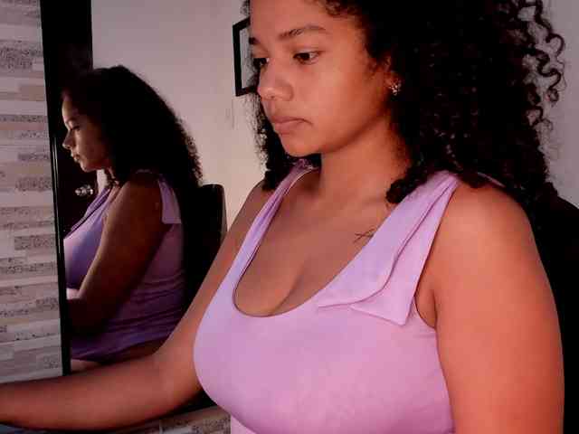 NinaCollinss webcam