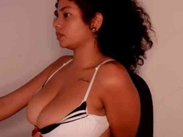 NinaCollinss webcam