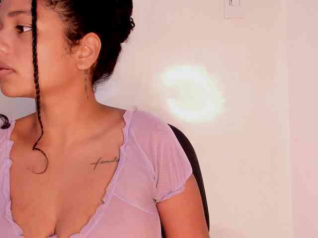 NinaCollinss webcam