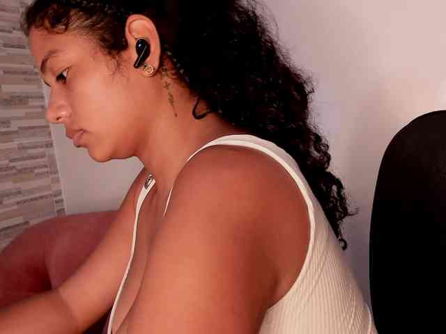 NinaCollinss webcam