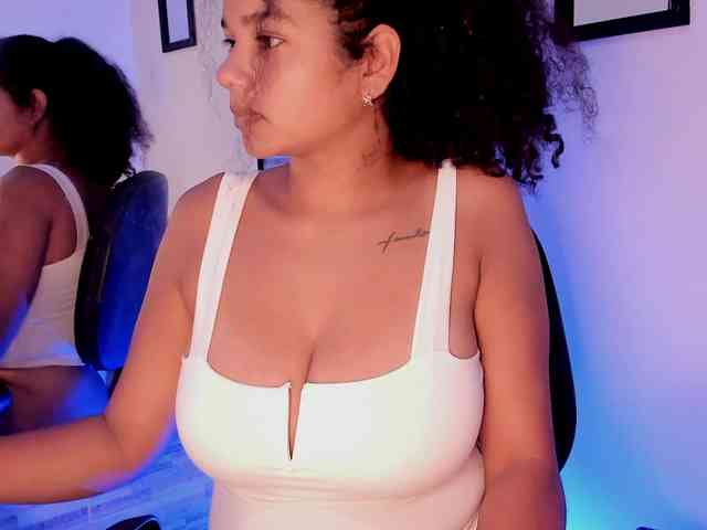 NinaCollinss webcam