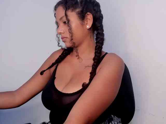 NinaCollinss webcam