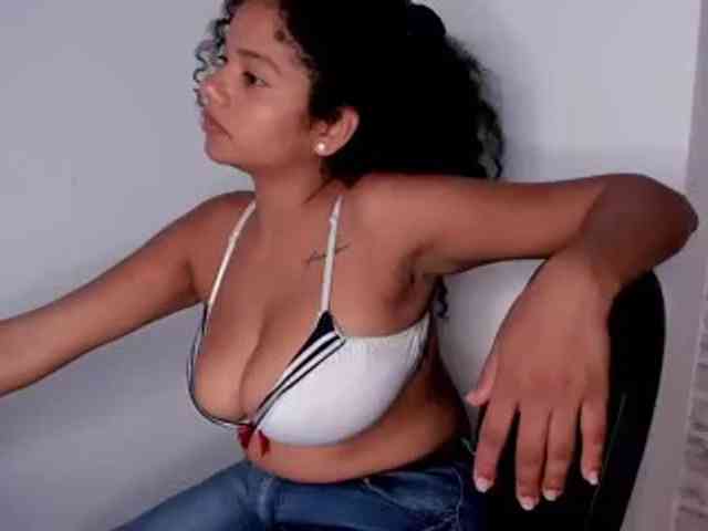 NinaCollinss webcam