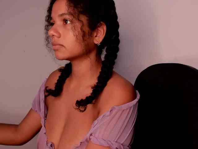 NinaCollinss webcam