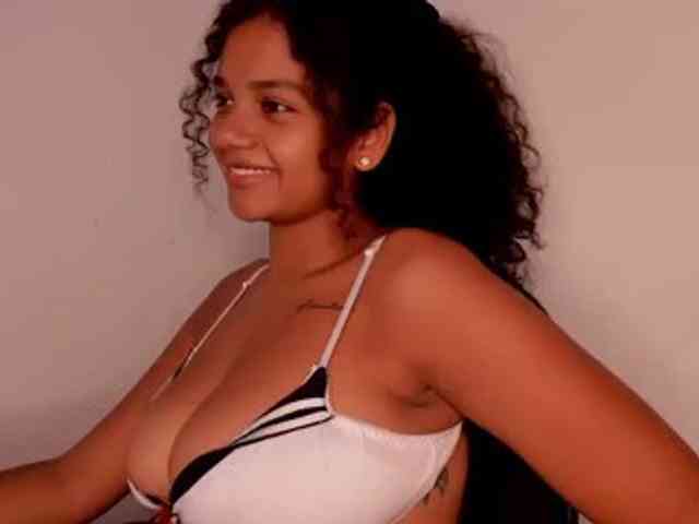 NinaCollinss webcam