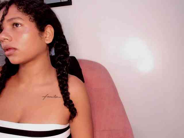 NinaCollinss webcam