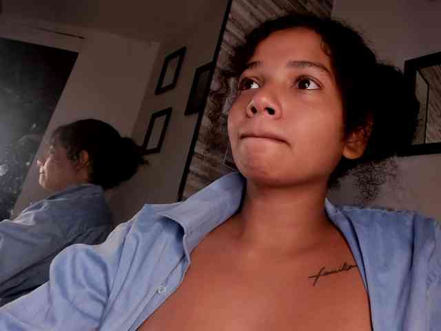 NinaCollinss webcam