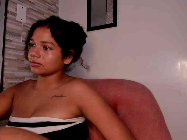 NinaCollinss webcam