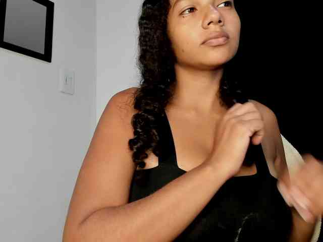 NinaCollinss webcam
