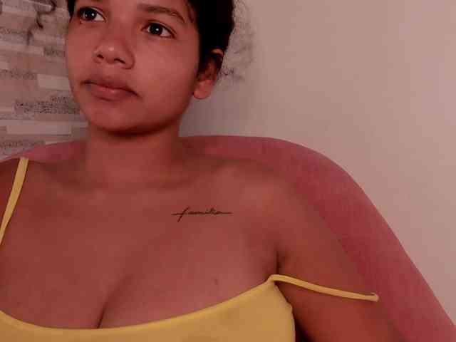 NinaCollinss webcam
