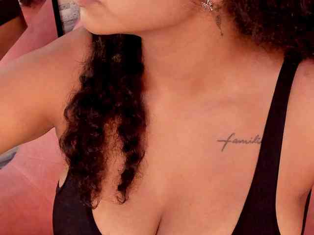 NinaCollinss webcam