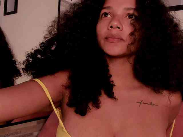 NinaCollinss webcam