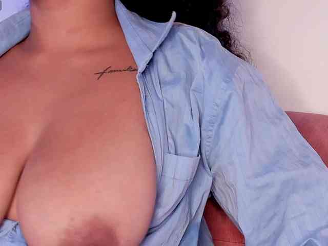 NinaCollinss webcam