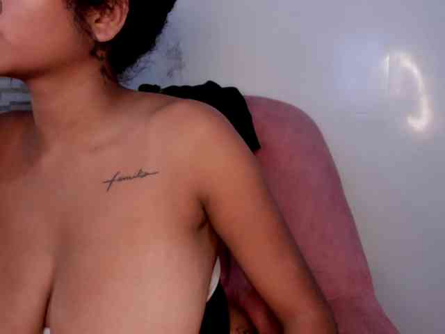 NinaCollinss webcam