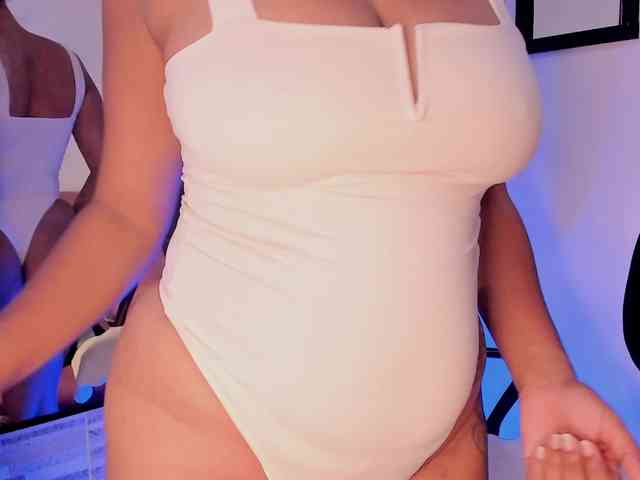NinaCollinss webcam