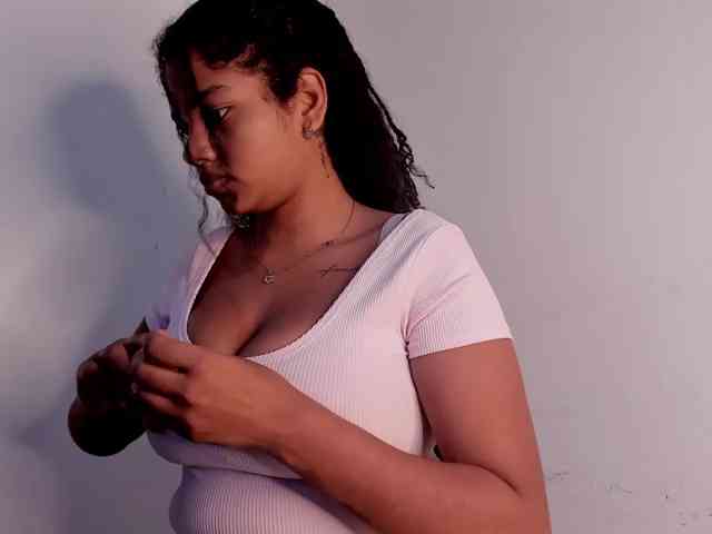NinaCollinss webcam
