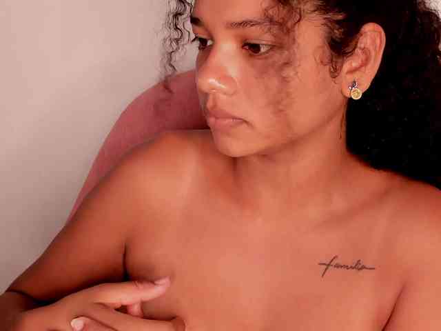 NinaCollinss webcam
