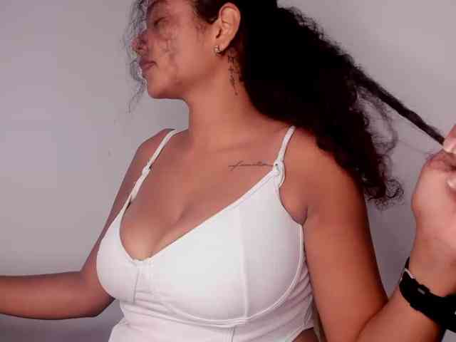NinaCollinss webcam