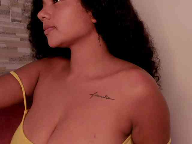 NinaCollinss webcam