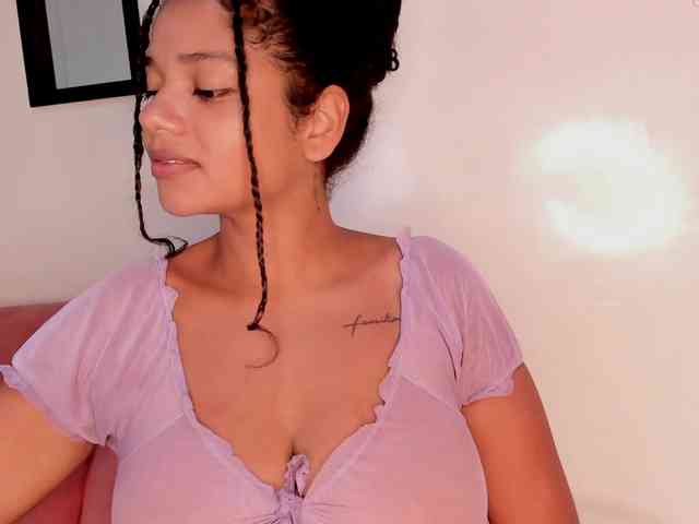 NinaCollinss webcam