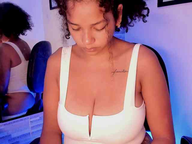 NinaCollinss webcam