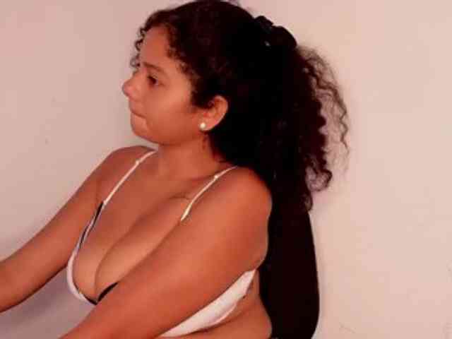 NinaCollinss webcam