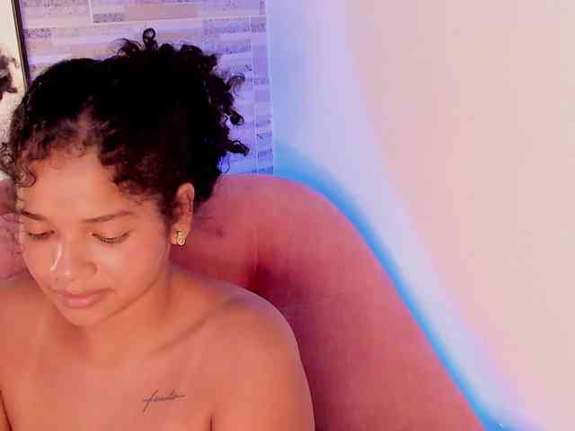 NinaCollinss webcam