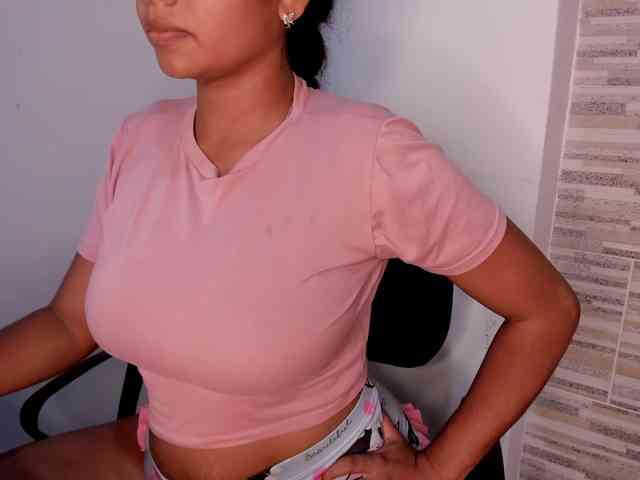 NinaCollinss webcam