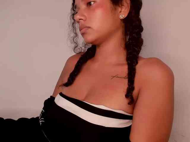 NinaCollinss webcam