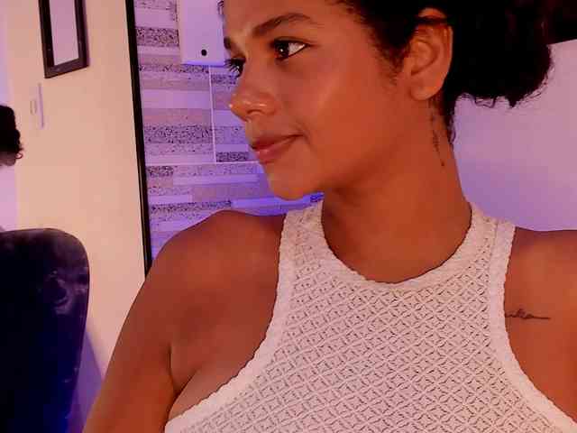 NinaCollinss webcam