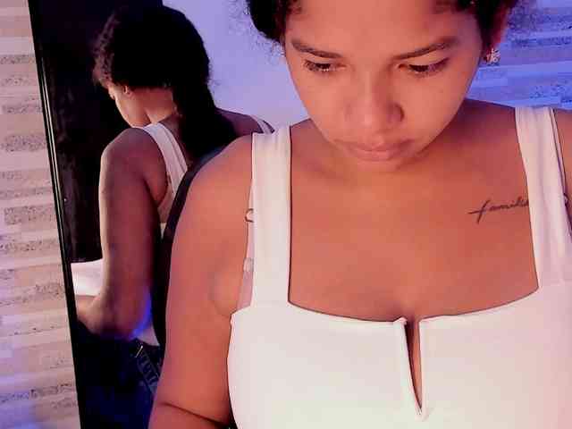 NinaCollinss webcam