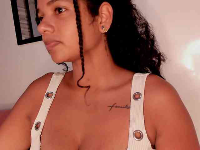 NinaCollinss webcam