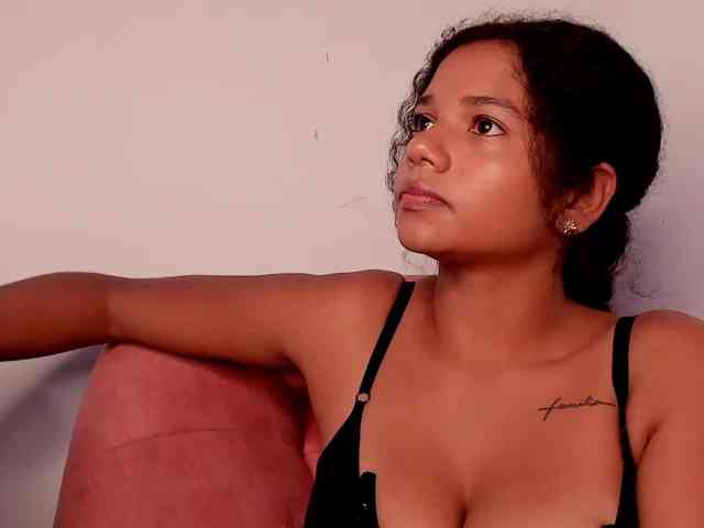 NinaCollinss webcam