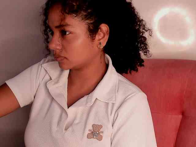 NinaCollinss webcam