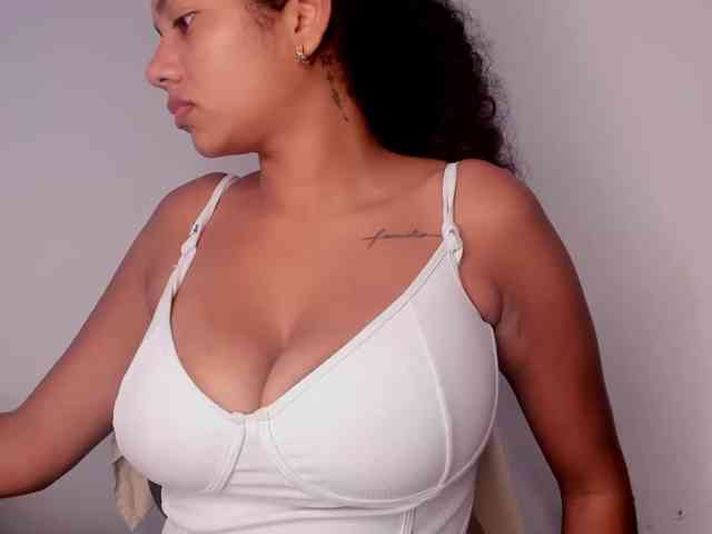 NinaCollinss webcam
