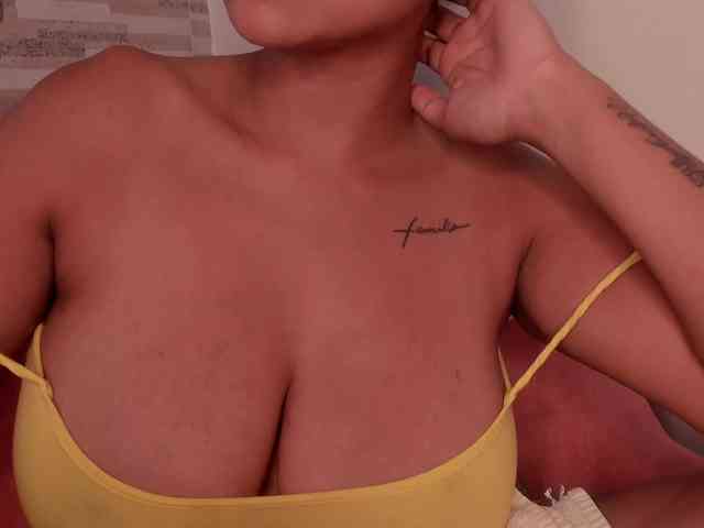 NinaCollinss webcam