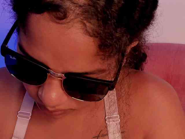 NinaCollinss webcam