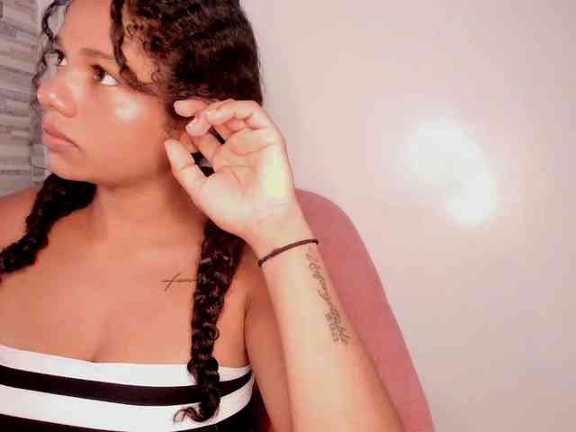 NinaCollinss webcam