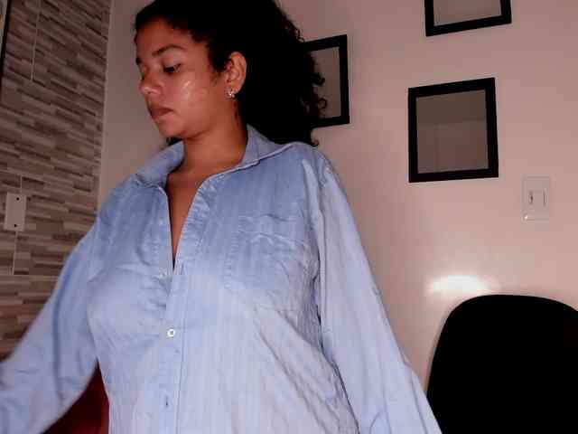 NinaCollinss webcam