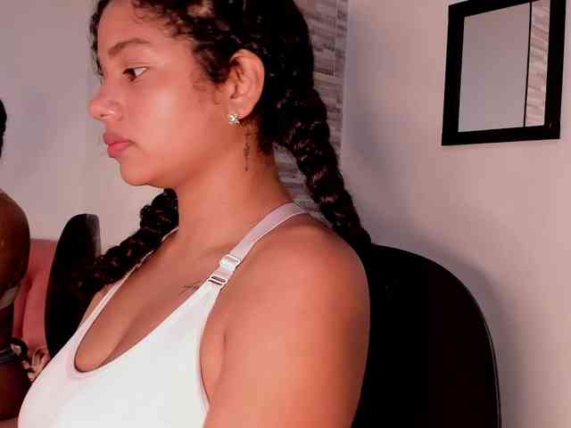 NinaCollinss webcam