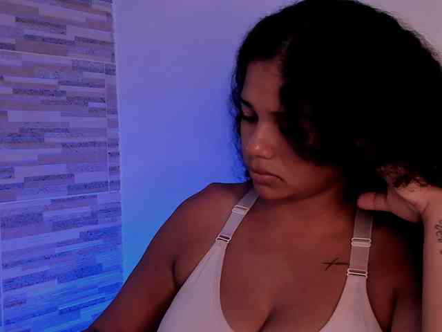 NinaCollinss webcam