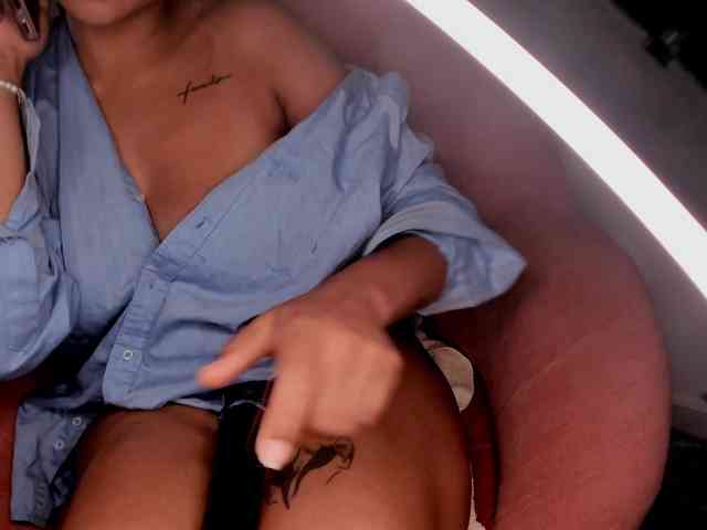 NinaCollinss webcam