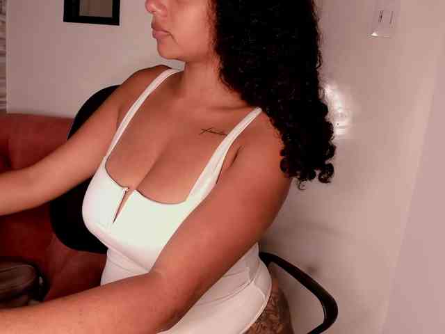 NinaCollinss webcam