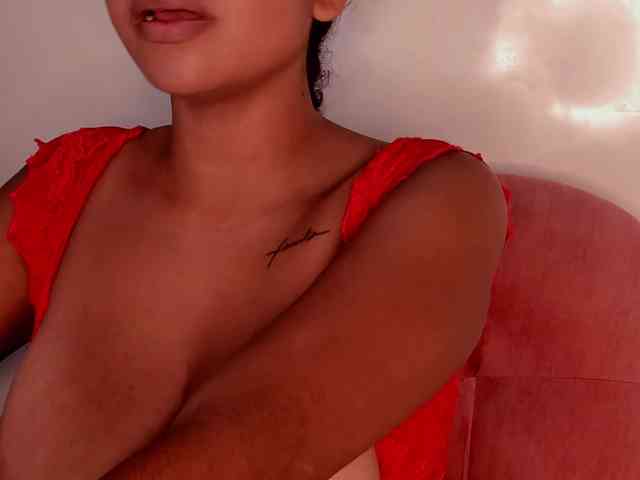 NinaCollinss webcam