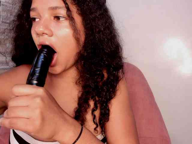 NinaCollinss webcam